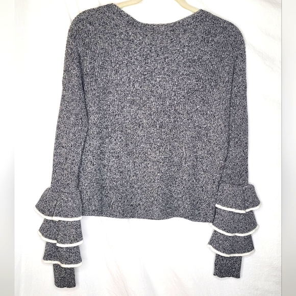 Express Gorgeous Sweater Top Size Small Beautiful Bell/Ruffle Sleeve Excellent✅️ - Picture 5 of 5